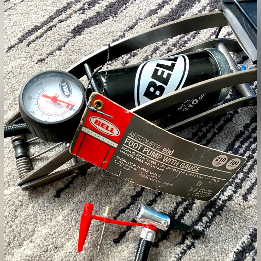 BELL Airstomper 200: Foot Pump with Gauge